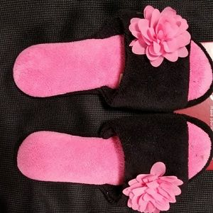 Dearfoam pink and black slippers size 11-12